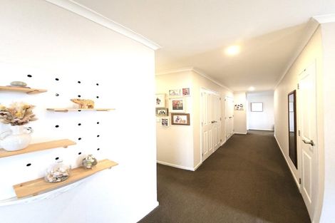 Photo of property in 93a Taylor Terrace, Tawa, Wellington, 5028