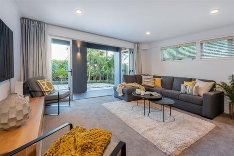 Photo of property in 35 Aotearoa Terrace, Murrays Bay, Auckland, 0630