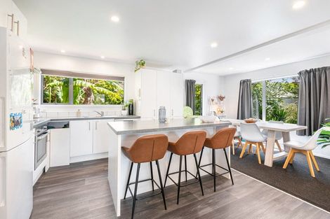 Photo of property in 46a Elliston Crescent, Stanmore Bay, Whangaparaoa, 0932