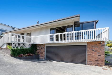 Photo of property in 25a Tindalls Bay Road, Tindalls Beach, Whangaparaoa, 0930