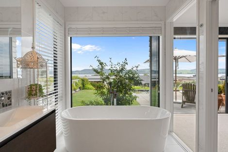 Photo of property in 29 Pukenamu Road, Rainbow Point, Taupo, 3330