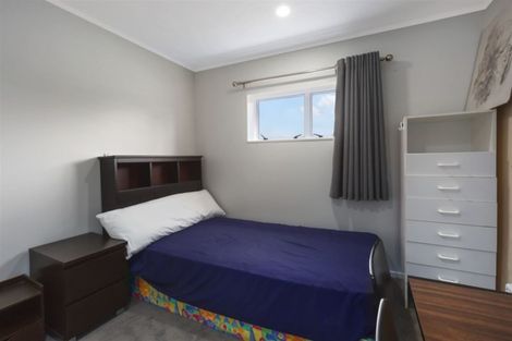 Photo of property in 2 Saint Ives Drive, Camborne, Porirua, 5026