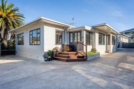 Photo of property in 51 Oxford Street, Tawa, Wellington, 5028