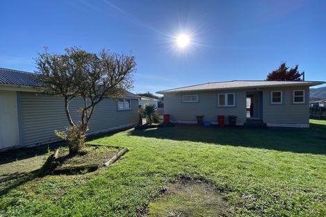 Photo of property in 33 Karaka Street, Wainuiomata, Lower Hutt, 5014