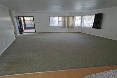 Photo of property in 70 Sturges Road, Henderson, Auckland, 0612