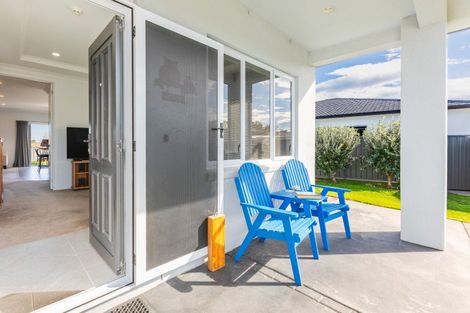 Photo of property in 32 Heynes Place, Clive, 4102