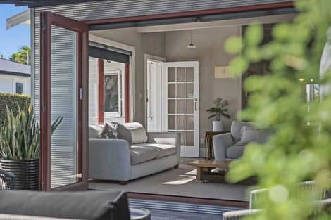Photo of property in 18 Alberta Street, Point Chevalier, Auckland, 1022