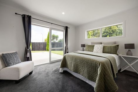 Photo of property in 16 Derwent Place, Flagstaff, Hamilton, 3210