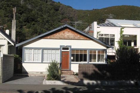 Photo of property in 75 Marine Parade, Eastbourne, Lower Hutt, 5013