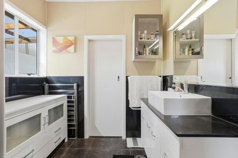 Photo of property in 10 Andresen Street, Foxton Beach, Foxton, 4815