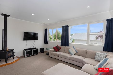 Photo of property in 9 Union Street, Hikurangi, 0114