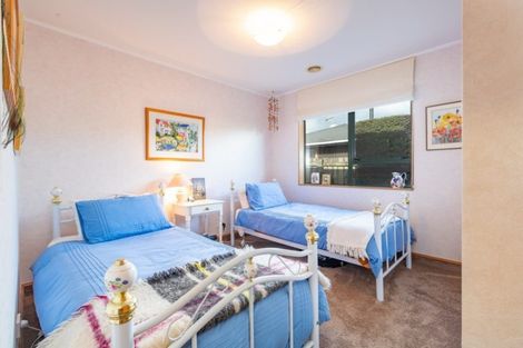 Photo of property in 16 Runanga Grove, Waikanae, 5036