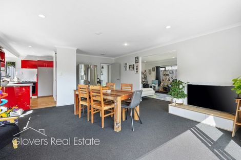 Photo of property in 18b Vardon Road, Green Bay, Auckland, 0604