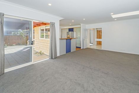 Photo of property in 35 Croftview Road, Wattle Downs, Auckland, 2103