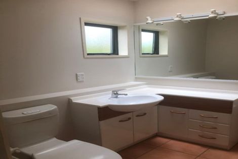 Photo of property in 382 Memorial Avenue, Burnside, Christchurch, 8053