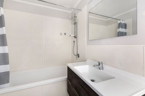 Photo of property in 9 Ambury Place, Merrilands, New Plymouth, 4312