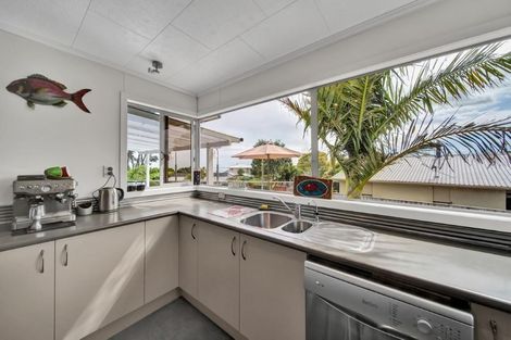 Photo of property in 12 Russell Drive, Oakura, 4314