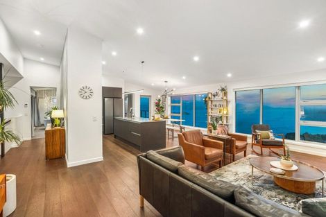 Photo of property in 7 Promontory Crescent, Newlands, Wellington, 6037