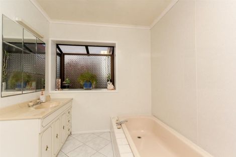 Photo of property in 62 Karina Road, Merrilands, New Plymouth, 4312