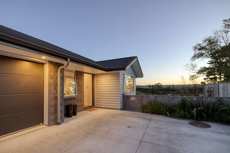 Photo of property in 10 Grenache Way, Kumeu, 0810
