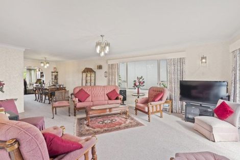 Photo of property in 31 De Luen Avenue, Tindalls Beach, Whangaparaoa, 0930