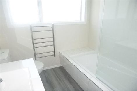 Photo of property in 8/20 Glanmire Road, Newlands, Wellington, 6037