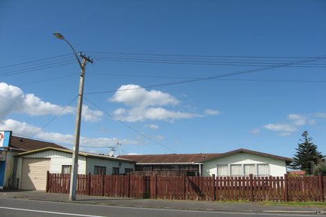 Photo of property in 8 Rangiora Street, Castlecliff, Whanganui, 4501