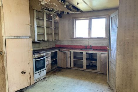 Photo of property in 16 Parrs Cross Road, Henderson, Auckland, 0612