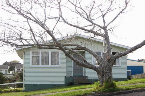 Photo of property in 36 Endeavour Street, Marfell, New Plymouth, 4310