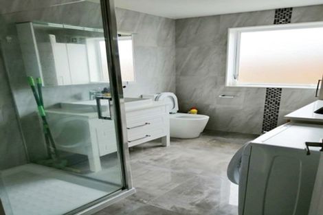 Photo of property in 2 Lagonda Rise, Oteha, Auckland, 0632