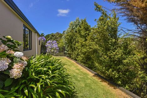 Photo of property in 6 Rising Parade, Fairview Heights, Auckland, 0632