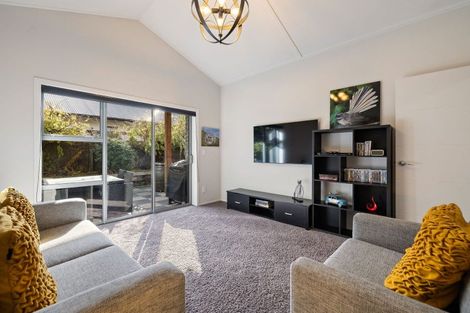 Photo of property in 2 Innes Place, Arrowtown, 9302