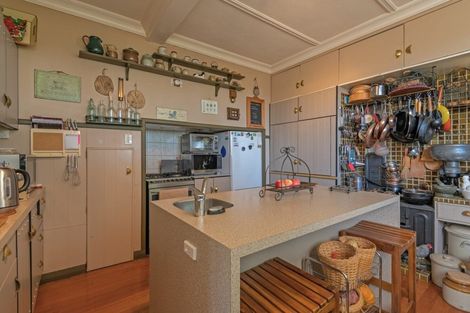 Photo of property in 2 Turitea Road, Fitzherbert, Palmerston North, 4472