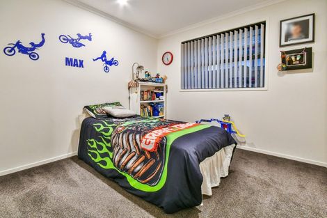 Photo of property in 16 James Elliot Way, Pokeno, 2402