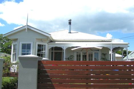 Photo of property in 7 Queen Street, Northcote Point, Auckland, 0627