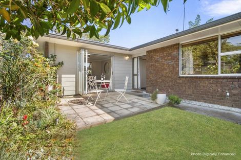 Photo of property in 8a Earl Place, Hokowhitu, Palmerston North, 4410