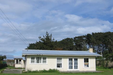 Photo of property in 6 Hennessy Street West, Foxton Beach, Foxton, 4815