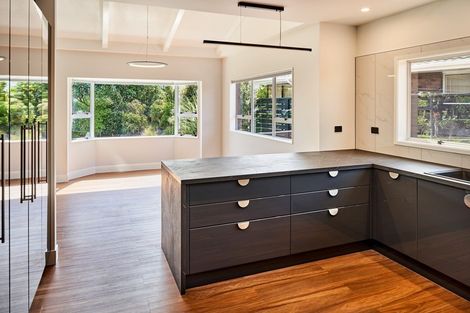 Photo of property in 21 Rewarewa Crescent, Waikanae, 5036