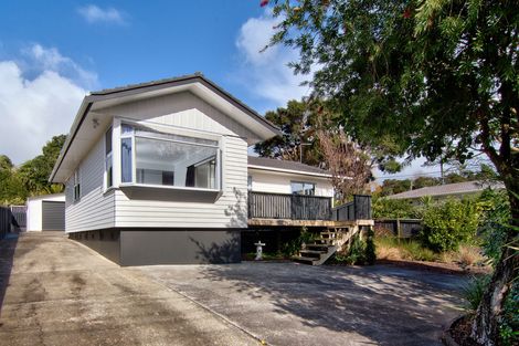 Photo of property in 66 Cliff View Drive, Green Bay, Auckland, 0604