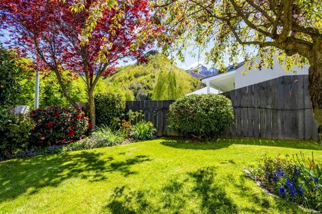 Photo of property in 11 Mcdonnell Road, Arrowtown, 9302