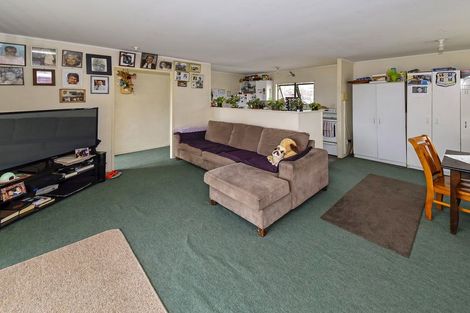 Photo of property in 4 Kirklow Place, Goodwood Heights, Auckland, 2105