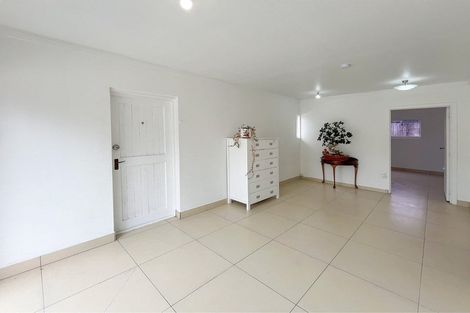 Photo of property in 12 Thomas Avenue, Te Atatu Peninsula, Auckland, 0610