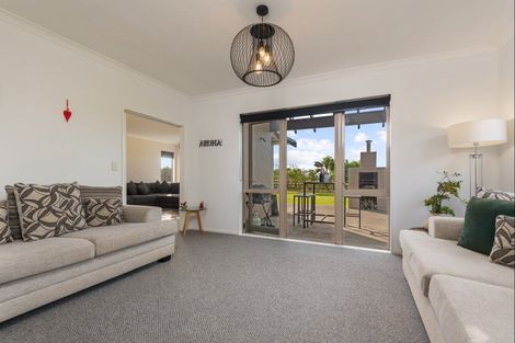 Photo of property in 72 Aranui Road, Kairanga, Palmerston North, 4475