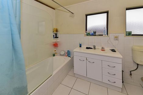 Photo of property in 4 Kirklow Place, Goodwood Heights, Auckland, 2105