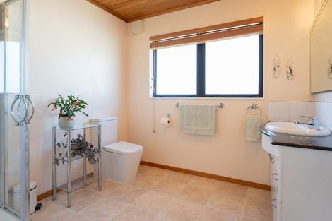 Photo of property in 6 Montrose Grove, Churton Park, Wellington, 6037