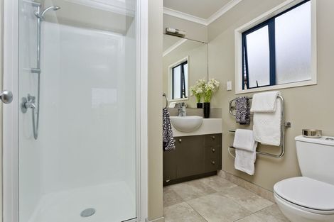 Photo of property in 95 Fields Parade, Oteha, Auckland, 0632