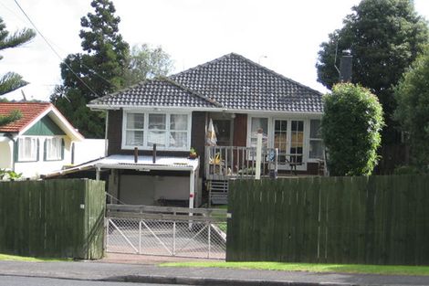 Photo of property in 1/13 Matipo Road, Te Atatu Peninsula, Auckland, 0610