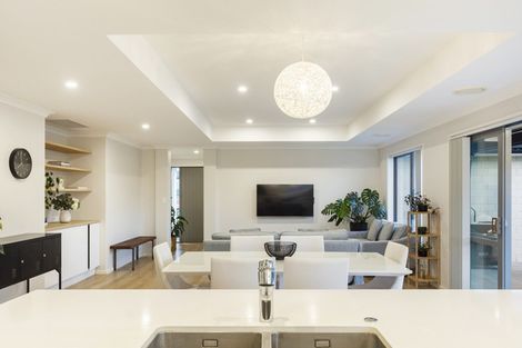 Photo of property in 10 Kayelene Place, Omokoroa, 3114