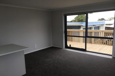 Photo of property in 3a Hyde Road, Rothesay Bay, Auckland, 0630