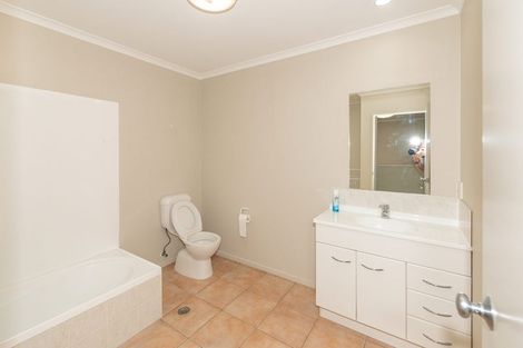 Photo of property in 6/78 Fernhill Way, Oteha, Auckland, 0632